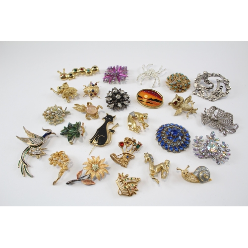 177 - 25 Assorted Vintage And Retro Brooches