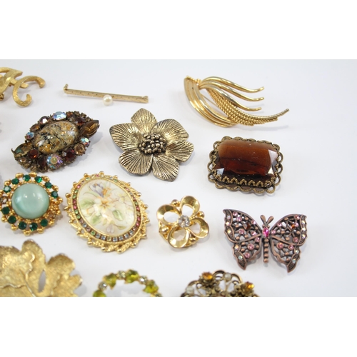 179 - 25 Assorted Vintage And Retro Brooches