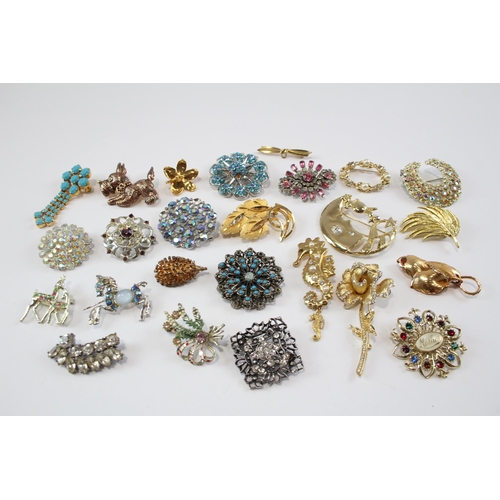 180 - 25 Assorted Vintage And Retro Brooches