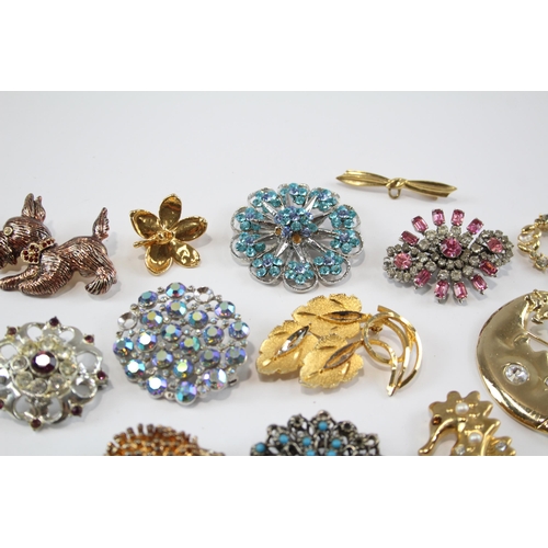 180 - 25 Assorted Vintage And Retro Brooches