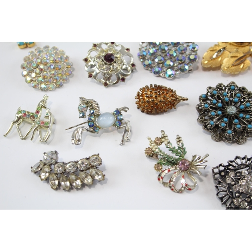 180 - 25 Assorted Vintage And Retro Brooches