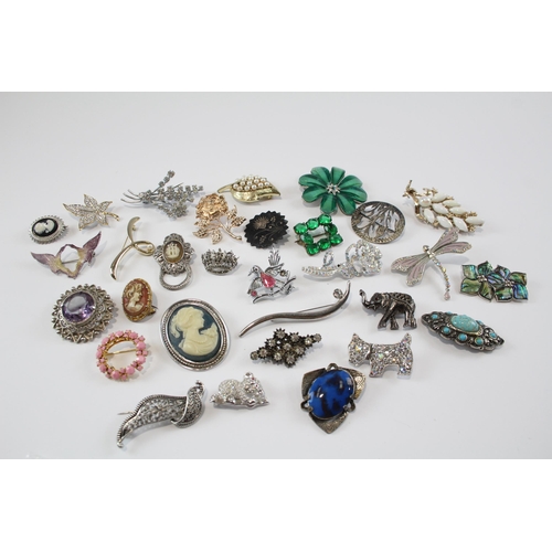 181 - 25 Assorted Vintage And Retro Brooches