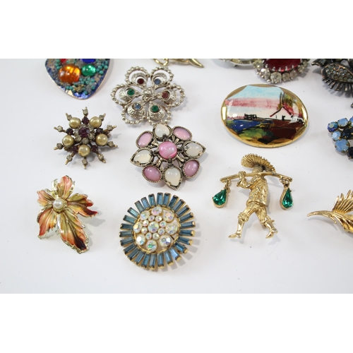 175 - 25 Assorted Vintage And Retro Brooches