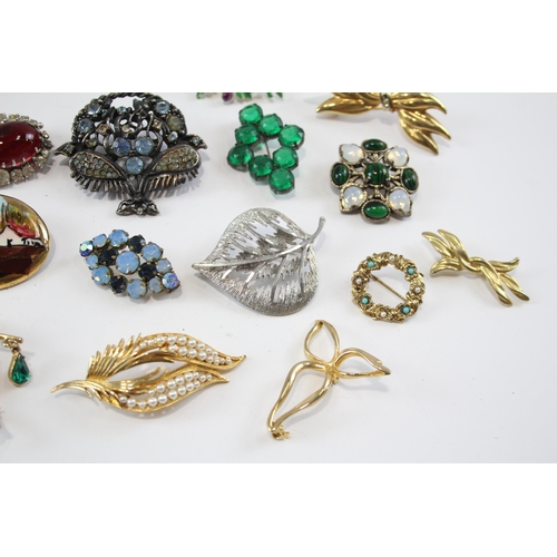 175 - 25 Assorted Vintage And Retro Brooches