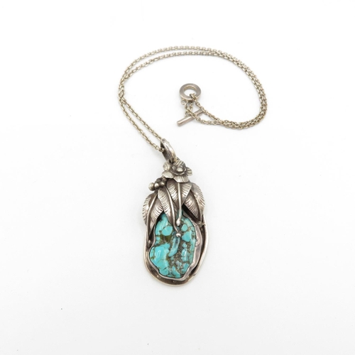 168 - A Silver Turquoise Set Pendant Necklace