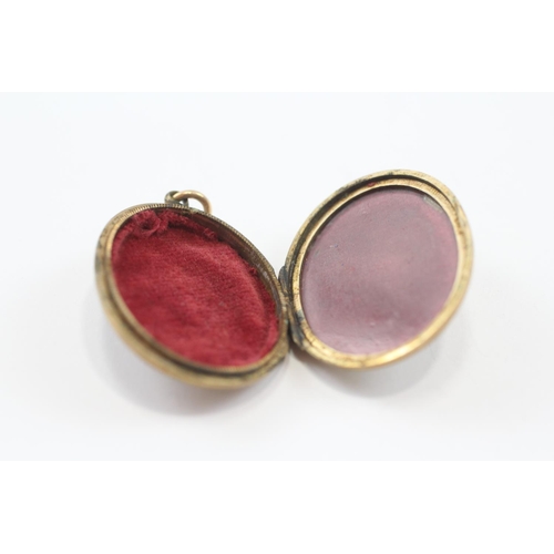 119 - 9ct Back & Front Gold Vintage Oval Lockets Inc. Enamel (13.2g)