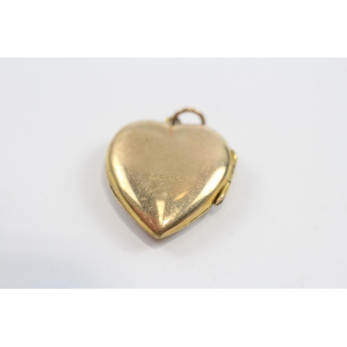 121 - 9ct Back & Front Gold Vintage Foliate Etched Heart Lockets (7.3g)