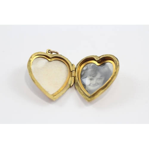 121 - 9ct Back & Front Gold Vintage Foliate Etched Heart Lockets (7.3g)