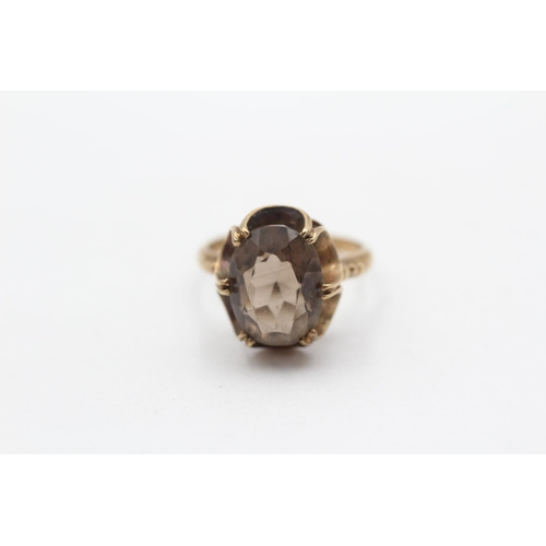 130 - 9ct Gold Vintage Smokey Quartz Set Cocktail Ring (3.4g) Size  L