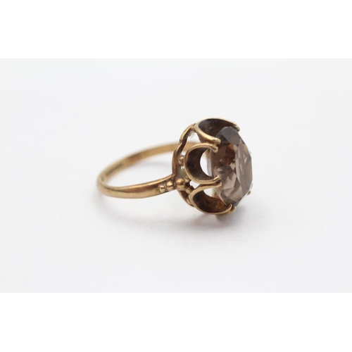 130 - 9ct Gold Vintage Smokey Quartz Set Cocktail Ring (3.4g) Size  L