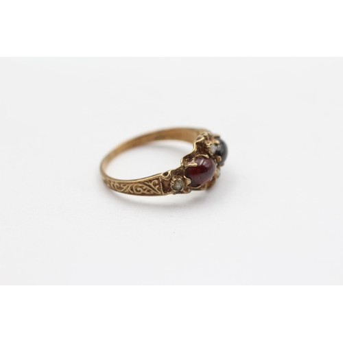 131 - 9ct Gold Vintage Garnet And Seed Pearl Set Dress Ring (2g) Size  L