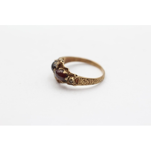 131 - 9ct Gold Vintage Garnet And Seed Pearl Set Dress Ring (2g) Size  L