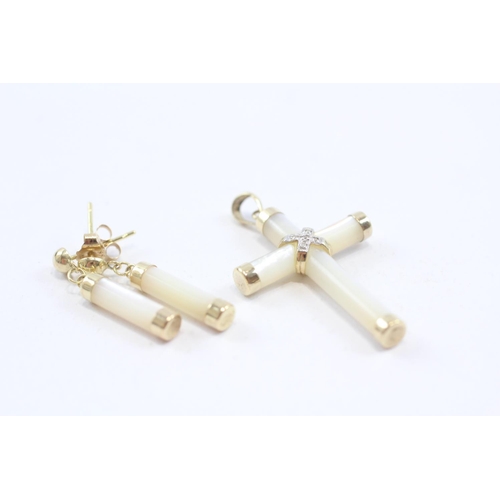 137 - 14ct Gold Mother Of Pearl Cross Pendant & Drop Earrings Set (1.5g)