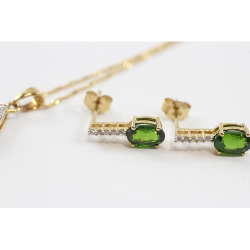 138 - 10ct Gold Diopside & White Gemstone Drop Pendant Necklace & Earrings Set (4.2g)