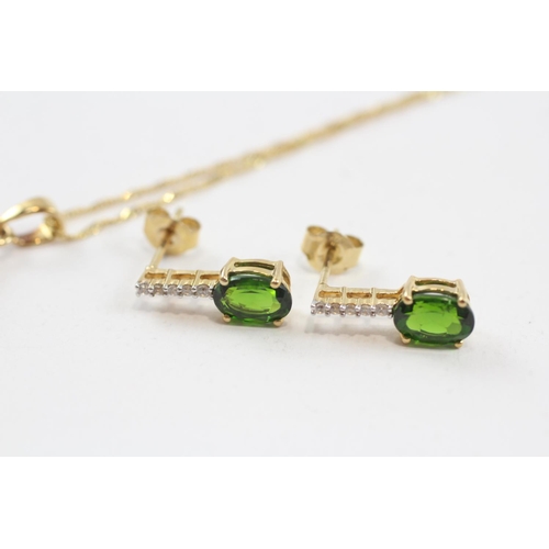 138 - 10ct Gold Diopside & White Gemstone Drop Pendant Necklace & Earrings Set (4.2g)