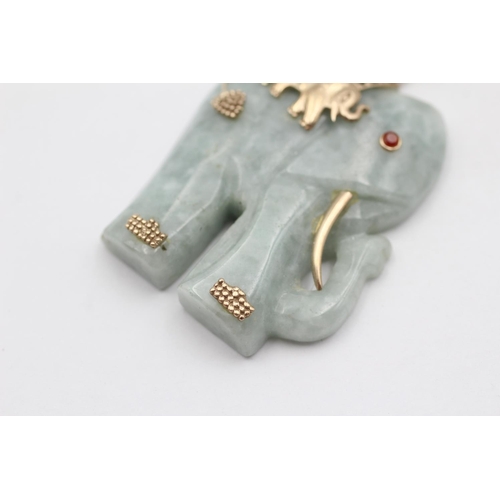 16 - 9ct Gold Vintage Carved Jade And Paste Set Elephant Pendant Necklace (21.1g)