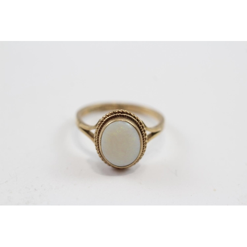 22 - 9ct Gold Vintage Opal Set Dress Ring (2.4g) Size  M