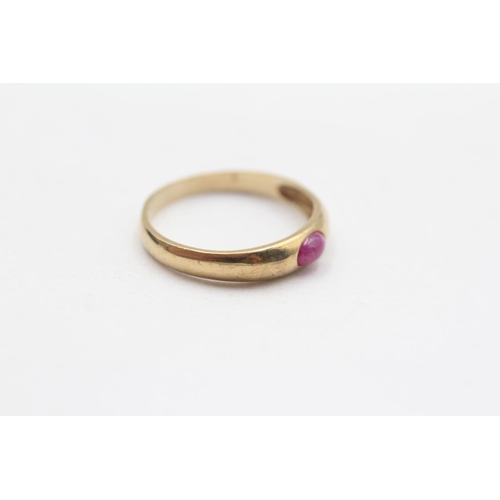 32 - 9ct Gold Ruby Cabochon Set Gypsy Ring (1.6g) Size  N