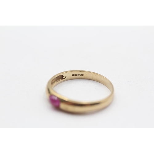 32 - 9ct Gold Ruby Cabochon Set Gypsy Ring (1.6g) Size  N