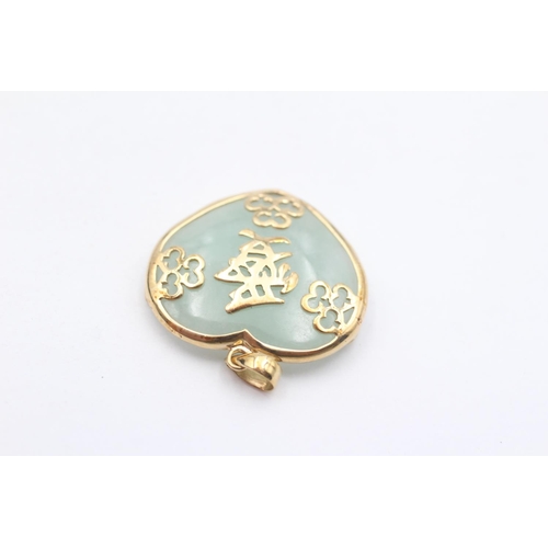 34 - 9ct Gold Vintage Jade Heart Pendant (6.8g)