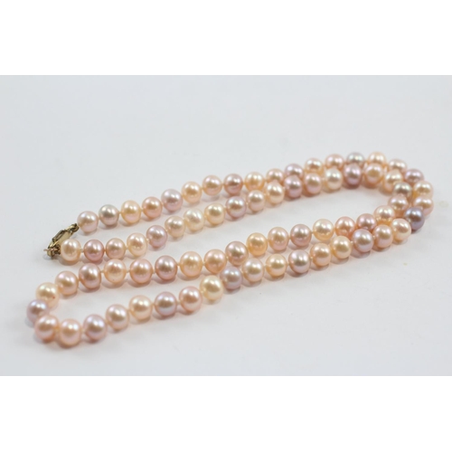 38 - 9ct Gold Clasped Vintage Pink And Peach Cultured Pearl Set Necklace (21g)
