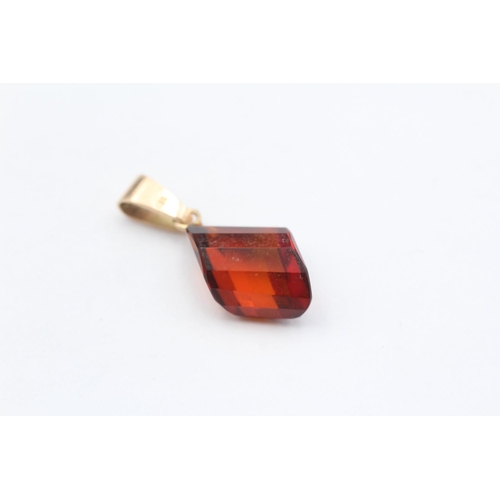 5 - 14ct Gold Vintage Faceted Amber Pendant (2.4g)