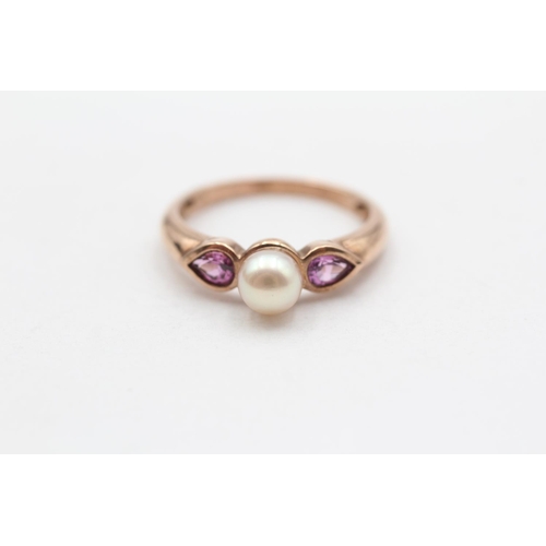52 - 9ct Rose Gold Garnet And Cultured Pearl Trilogy Ring (2.4g) Size  N