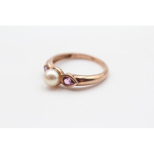 52 - 9ct Rose Gold Garnet And Cultured Pearl Trilogy Ring (2.4g) Size  N