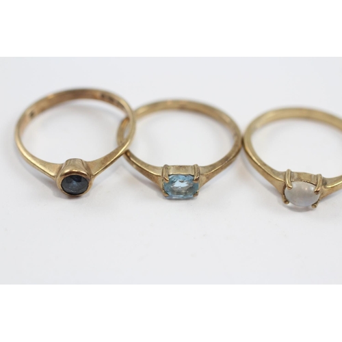 62 - 3 X 9ct Gold Vintage Gemstone Solitaire Rings Inc. Moonstone, Sapphire & Topaz (5g)