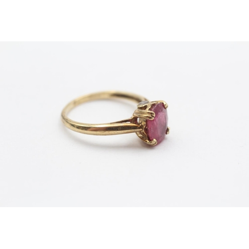 71 - 9ct Gold Glass Filled Ruby Set Solitaire Ring (2.6g) Size  N