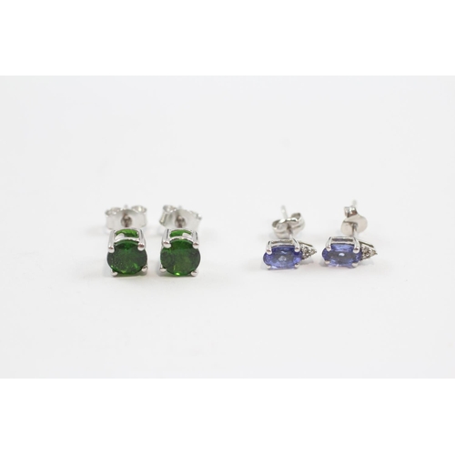 94 - 2 X 9ct White Gold Paired Gemstone Stud Earrings Inc. Diopside. Tanzanite & Diamond (2.5g)