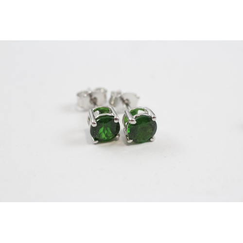 94 - 2 X 9ct White Gold Paired Gemstone Stud Earrings Inc. Diopside. Tanzanite & Diamond (2.5g)