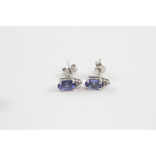 94 - 2 X 9ct White Gold Paired Gemstone Stud Earrings Inc. Diopside. Tanzanite & Diamond (2.5g)