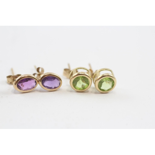 97 - 3 X 9ct Gold Paired Gemstone Stud Earrings Inc. Peridot, Garnet & Amethyst (2.3g)