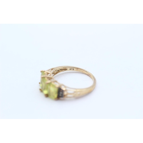 99 - 9ct Gold Champaign Diamond And Yellow Gemstone Set Trilogy Ring (2g) Size  M