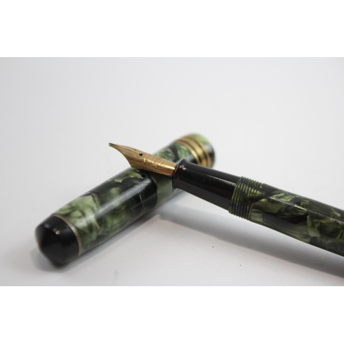 339 - Vintage CONWAY STEWART No. 388 Green FOUNTAIN PEN w/ 14ct Gold Nib WRITING