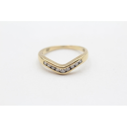 13 - 9ct Gold Diamond Channel Setting Wishbone Ring (2g) Size  N�