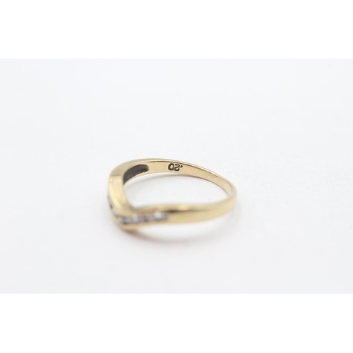 13 - 9ct Gold Diamond Channel Setting Wishbone Ring (2g) Size  N�