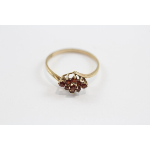53 - 9ct Gold Vintage Garnet Cluster Dress Ring (1.4g) Size  O