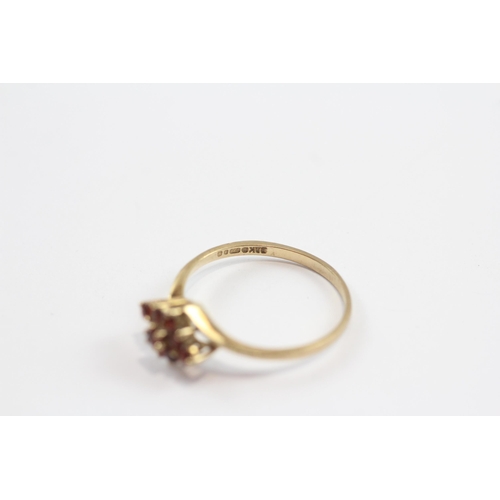 53 - 9ct Gold Vintage Garnet Cluster Dress Ring (1.4g) Size  O