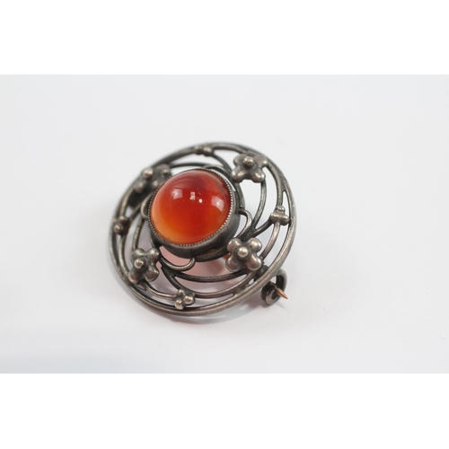 61 - 9ct Gold Pin & Silver Arts & Craft Carnelian Floral Brooch (4g)