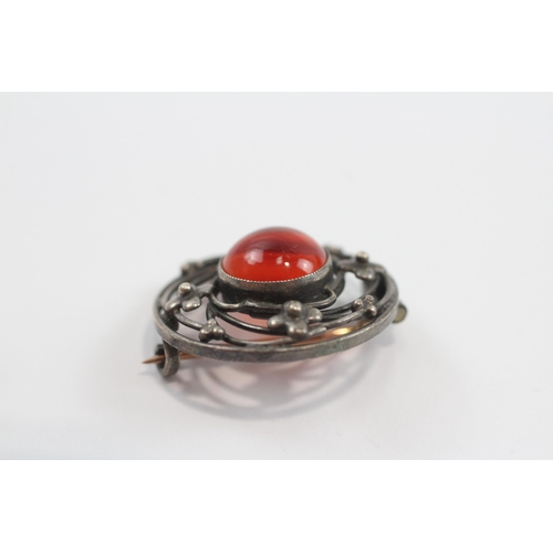 61 - 9ct Gold Pin & Silver Arts & Craft Carnelian Floral Brooch (4g)