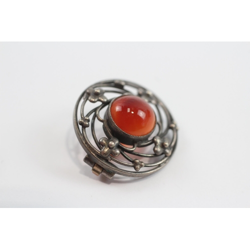61 - 9ct Gold Pin & Silver Arts & Craft Carnelian Floral Brooch (4g)