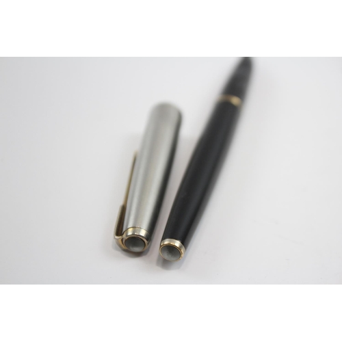 346 - Vintage PARKER 61  Black Fountain Pen w/ 14ct Gold Tipped Nib WRITING