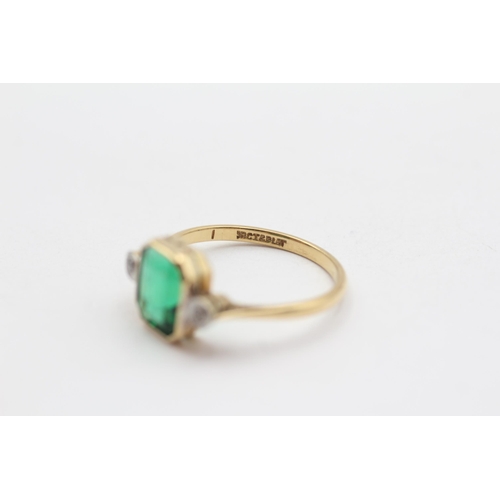 101 - 18ct Gold Green Paste & Diamond Three Stone Dress Ring (2.7g) Size  Q