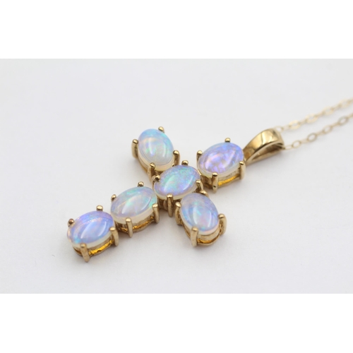 107 - 9ct Gold Vintage Opal Set Christian Cross Pendant Necklace (3.9g)