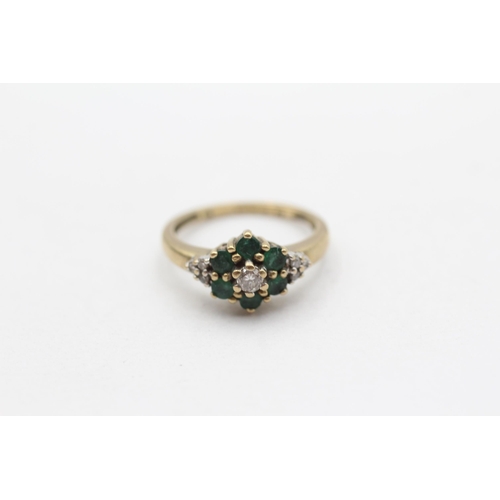 120 - 9ct Gold Vintage Diamond And Emerald Set Cluster Ring (1.9g) Size  I 1/2