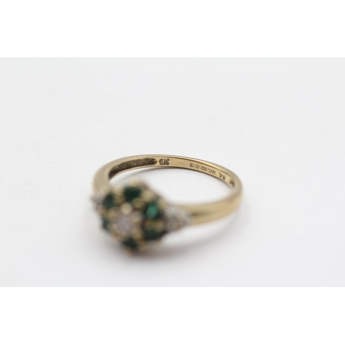 120 - 9ct Gold Vintage Diamond And Emerald Set Cluster Ring (1.9g) Size  I 1/2