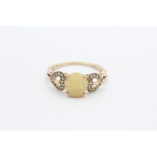 123 - 9ct Gold Opal & Topaz Cluster Dress Ring (2.1g) Size  P 1/2