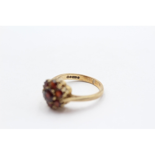 24 - 9ct Gold Vintage Garnet Cluster Dress Ring (3.5g) Size  M